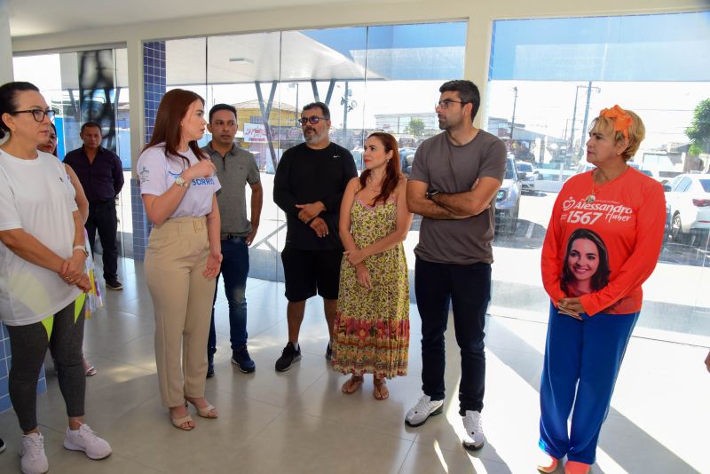 Entrega dos certificados para pacientes do Implante um Sorriso