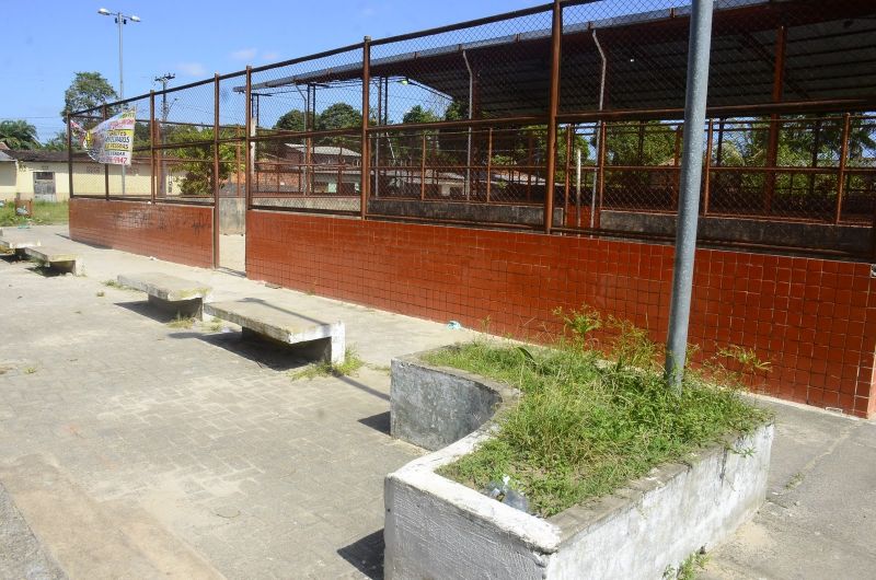 Assinatura de ordem de serviço para reforma da Praça Asmovim no bairro do Distrito Industrial