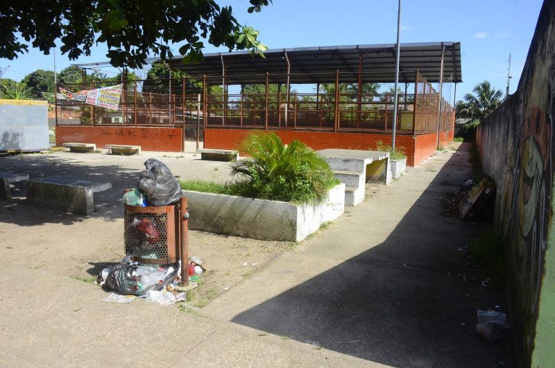 Assinatura de ordem de serviço para reforma da Praça Asmovim no bairro do Distrito Industrial