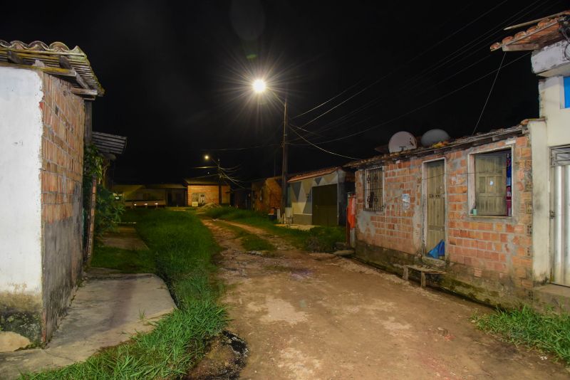 Assinatura de ordem de serviço das ruas do Conj Novo Tauari no Icuí Guajará com drenagem, terraplanagem, asfalto, iluminação em led e sinalização viária