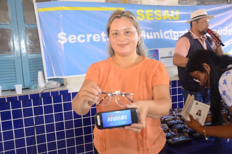Entrega de Óculos para pacientes atendidos no Corujão da Saúde – EMEF Manoel Souza, no Coqueiro