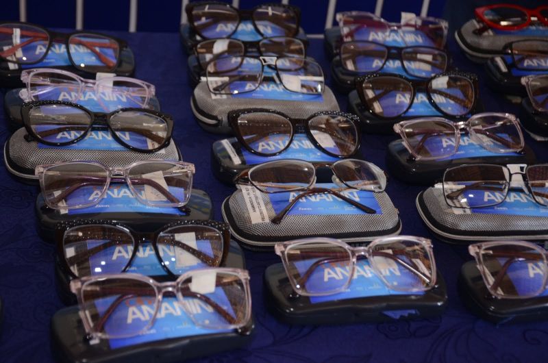 Entrega de Óculos para pacientes atendidos no Corujão da Saúde – EMEF Manoel Souza, no Coqueiro