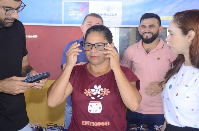 Entrega de Óculos para pacientes atendidos no Corujão da Saúde na comunidade Heliolândia no Distrito Industrial