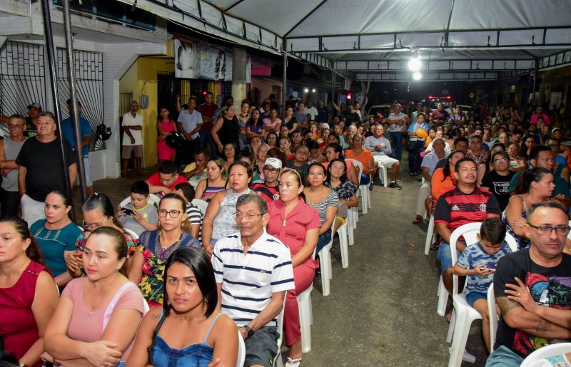 Entrega de Títulos de Propriedade na Comunidade Parque Vitória no Coqueiro