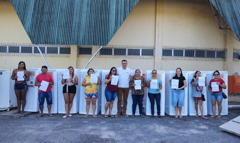 Moradores ganham geladeiras novas no aniversário de Ananindeua 