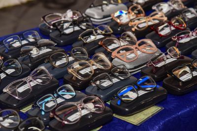 Prefeitura de Ananindeua entrega 100 óculos de grau para moradores do PAAR