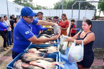 Mais de uma tonelada de peixes e hortaliças são distribuídas para famílias carentes de Ananindeua