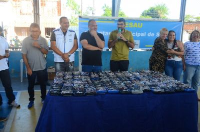 Moradores da Águas Lindas recebem 252 óculos da Prefeitura de Ananindeua