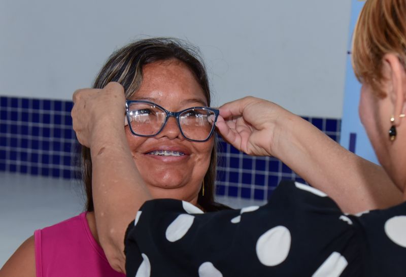 Entrega de óculos aos paciente atendidos no Programa Olhar Ananin. na Cidade Nova Vl