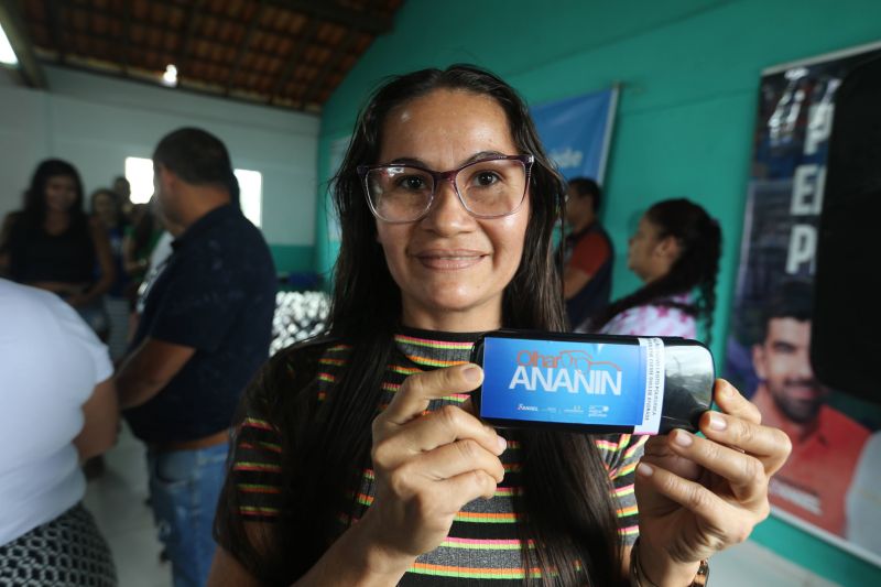 Entrega de óculos aos pacientes atendidos na Ação da Prefeitura Em Movimento bairro Icuí Guajará