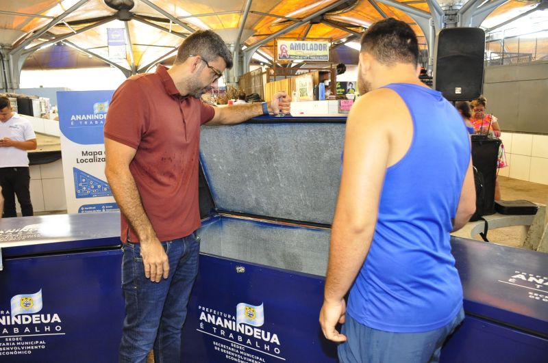 Entrega de equipamentos tipo caixa térmica conservadora para feirantes da Cidade Nova lV