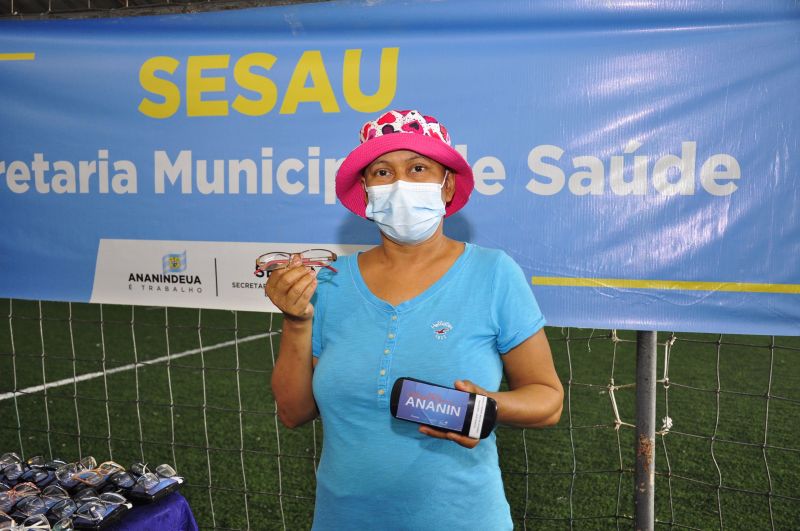 Entrega dos óculos para pacientes atendidos na 16ª Edição do Prefeitura Em Movimento no Curuçambá