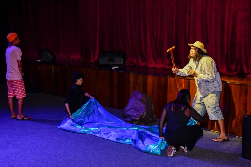 Palestras sobre a semana do folclore no teatro Municipal de Ananindeua