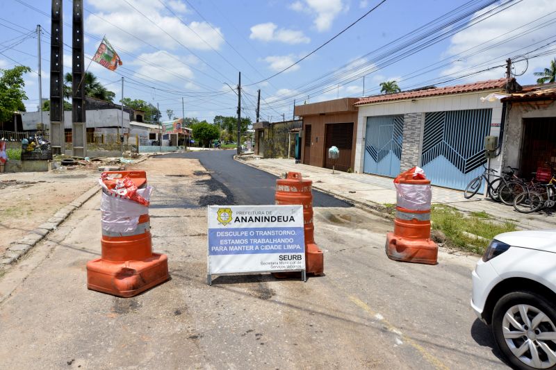 Serviço de asfalto na rua do fio na estrada do Maguari