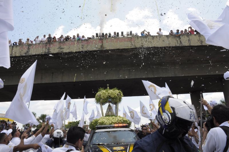 Imagens do traslado da imagem peregrina de nossa senhora de Nazaré em Ananindeua