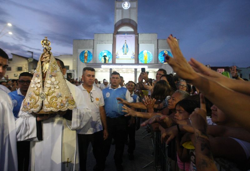 Imagens do traslado da imagem peregrina de nossa senhora de Nazaré em Ananindeua