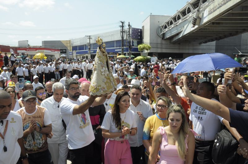 Imagens do traslado da imagem peregrina de nossa senhora de Nazaré em Ananindeua