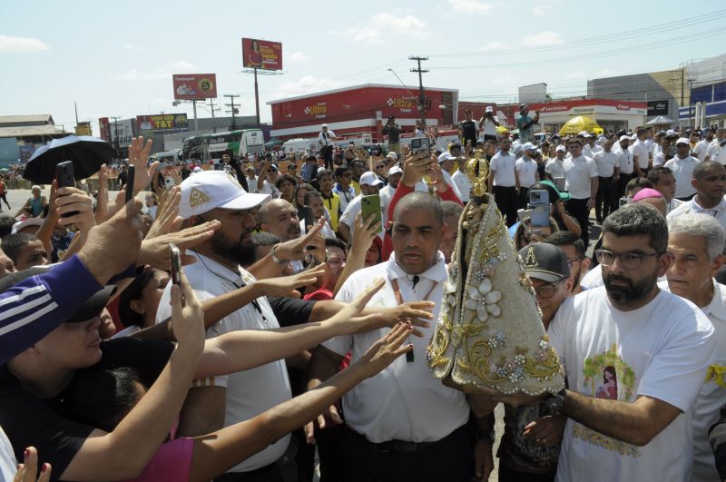 Imagens do traslado da imagem peregrina de nossa senhora de Nazaré em Ananindeua