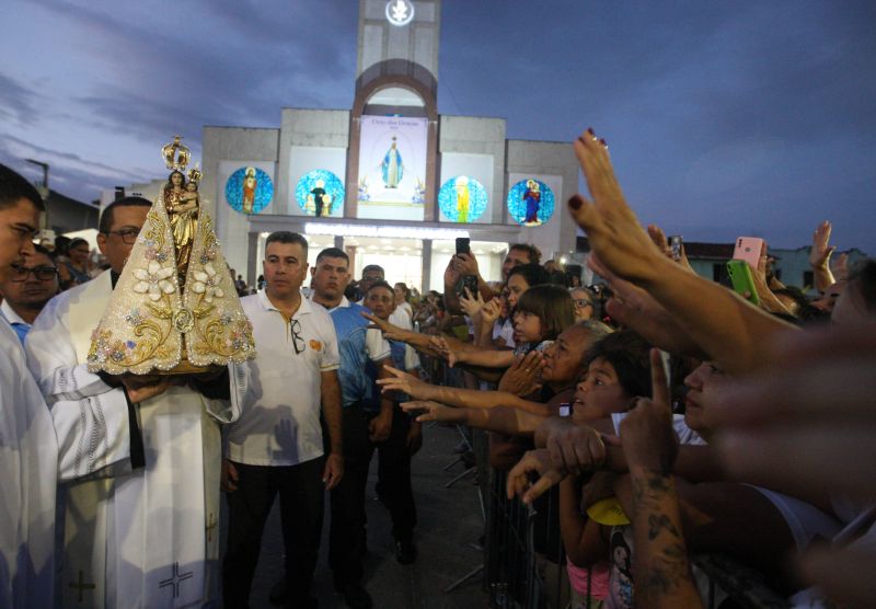 Imagens do traslado da imagem peregrina de nossa senhora de Nazaré em Ananindeua