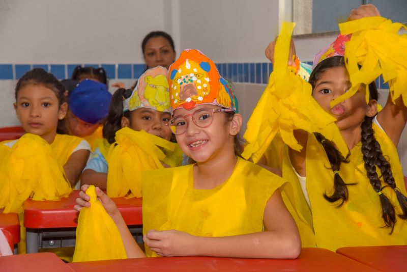 Imagens de alunos do alfaletra do programa de alfabetização