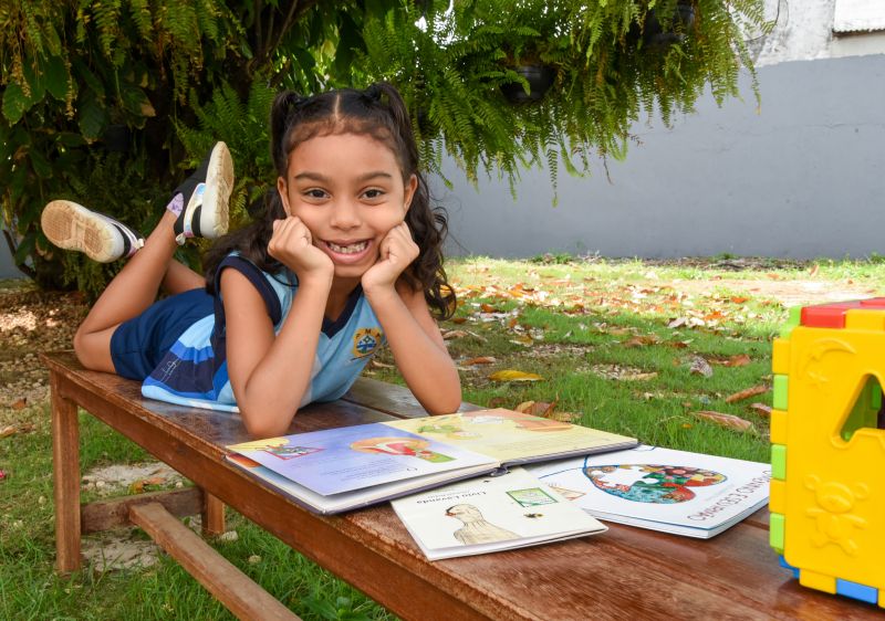 Imagens de alunos do alfaletra do programa de alfabetização