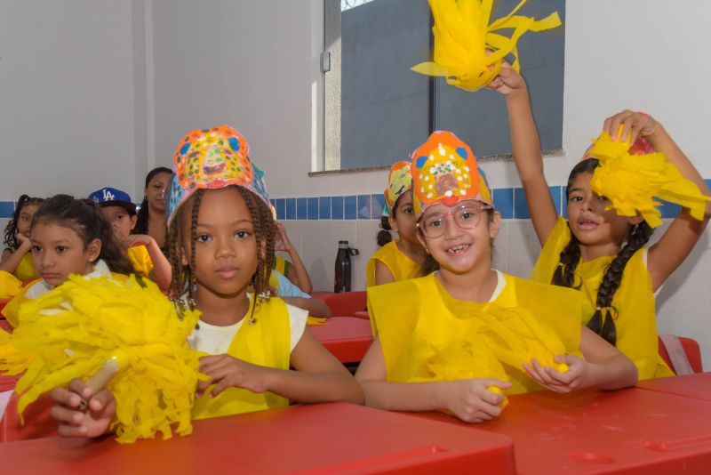 Imagens de alunos do alfaletra do programa de alfabetização