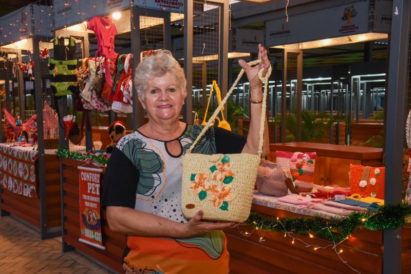 Oficina de crochê e imagens da feira do artesanato