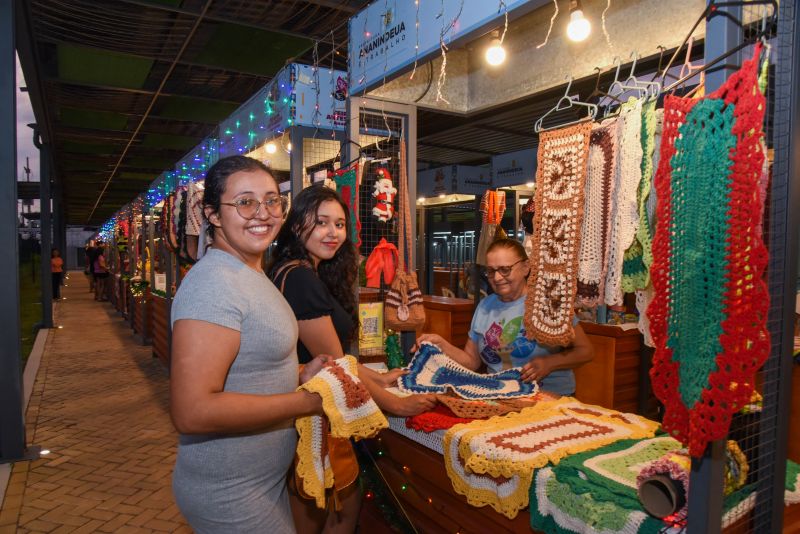 Oficina de crochê e imagens da feira do artesanato