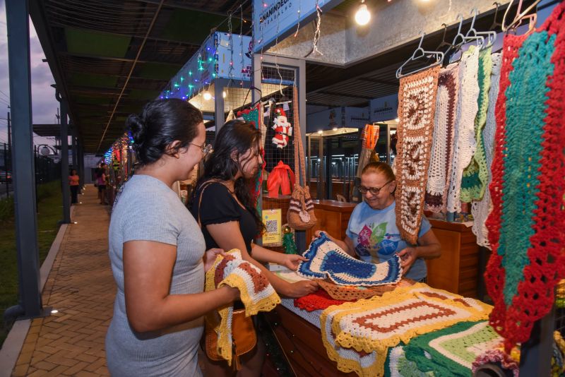 Oficina de crochê e imagens da feira do artesanato