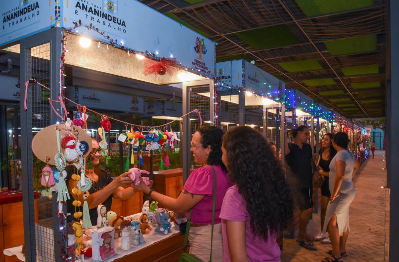 Oficina de crochê e imagens da feira do artesanato