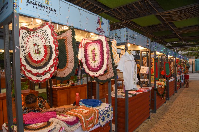 Oficina de crochê e imagens da feira do artesanato