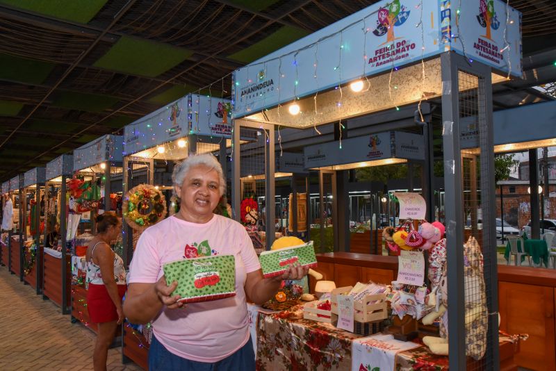 Oficina de crochê e imagens da feira do artesanato