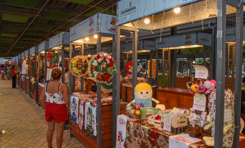 Oficina de crochê e imagens da feira do artesanato