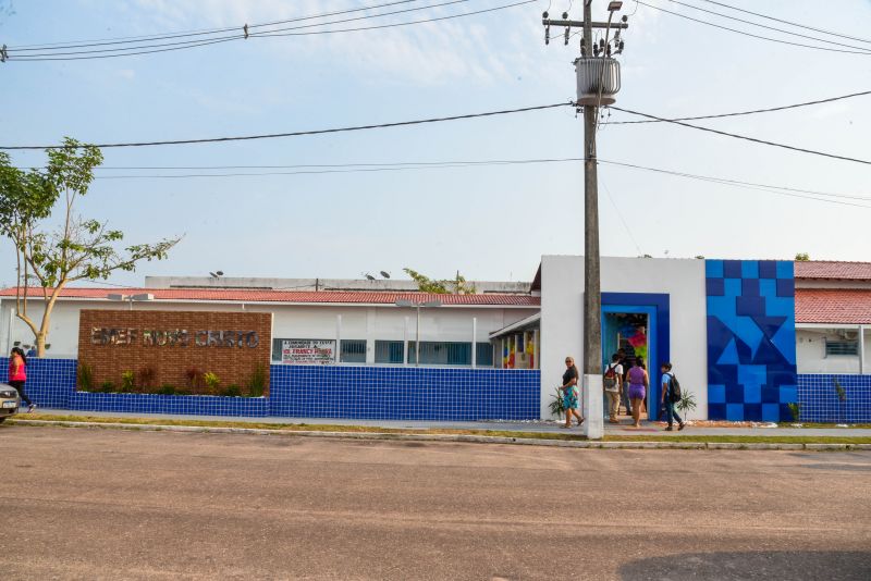 Ato de inauguração da escola Novo Cristo no bairro Icuí