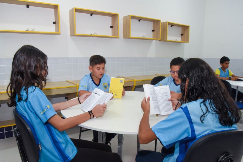 Ato de inauguração da escola Novo Cristo no bairro Icuí