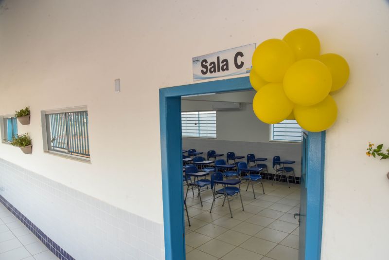 Ato de inauguração da escola Novo Cristo no bairro Icuí