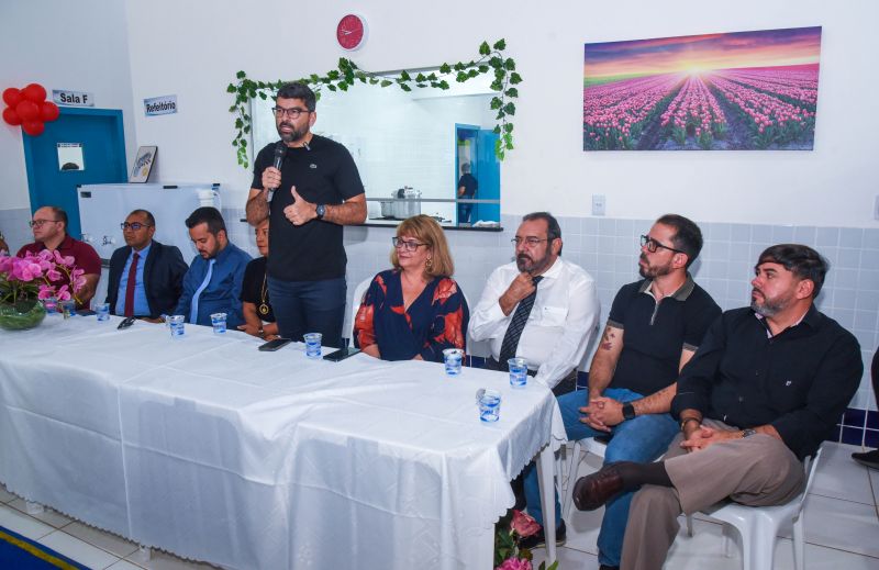 Ato de inauguração da escola Novo Cristo no bairro Icuí