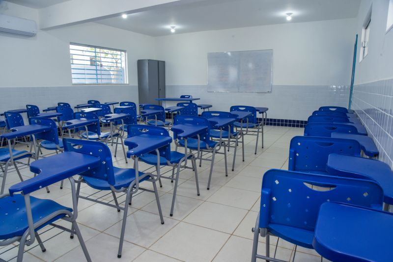 Ato de inauguração da escola Novo Cristo no bairro Icuí