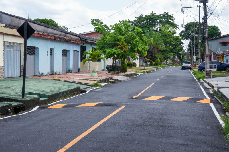 Imagens de apoio das ruas asfaltadas e com sinalização vertical e horizontal no conjunto Julia Seffer