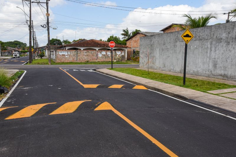 Imagens de apoio das ruas asfaltadas e com sinalização vertical e horizontal no conjunto Julia Seffer