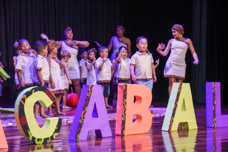 Apresentação da CMREI Maria Alzenira Pinheiro Canavarro, com o tema Orgulho De Ser Anani