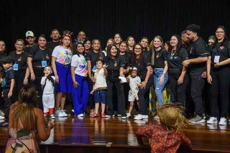 Apresentação da CMREI Maria Alzenira Pinheiro Canavarro, com o tema Orgulho De Ser Anani