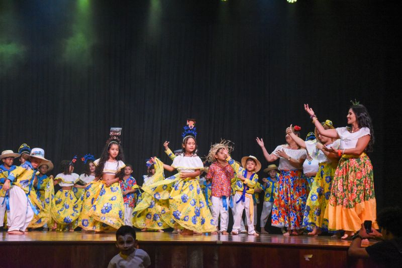 Apresentação da CMREI Maria Alzenira Pinheiro Canavarro, com o tema Orgulho De Ser Anani