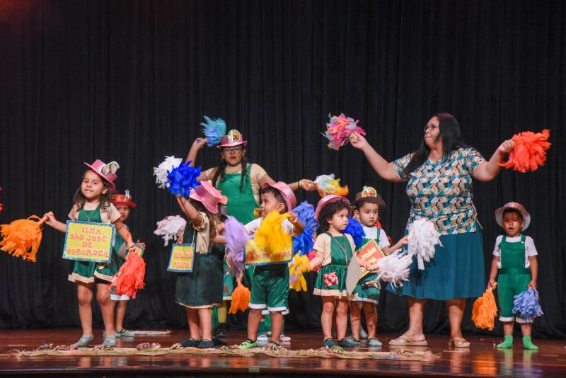 Apresentação da CMREI Maria Alzenira Pinheiro Canavarro, com o tema Orgulho De Ser Anani