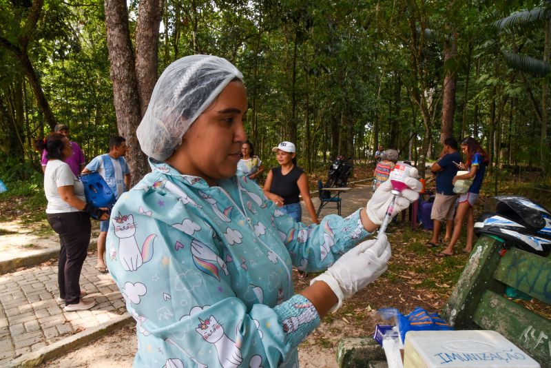 Vacinação de Pets, cães e gatos no Bosque Uirapuru no conjunto Julia Seffer