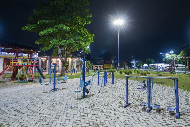 Imagens noturna de apoio da praça Renascer na avenida 3 corações na Cidade Nova