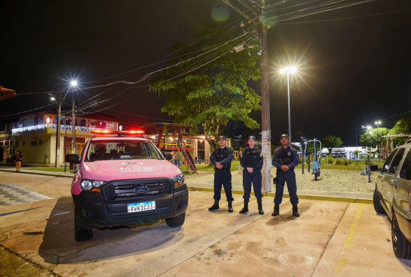 Imagens noturna de apoio da praça Renascer na avenida 3 corações na Cidade Nova