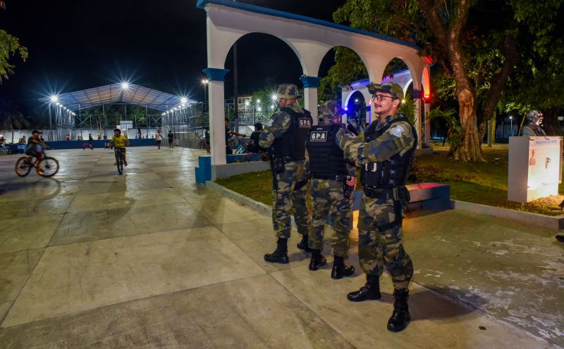 Imagens noturna da praça Tancredo Neves na Cidade Nova