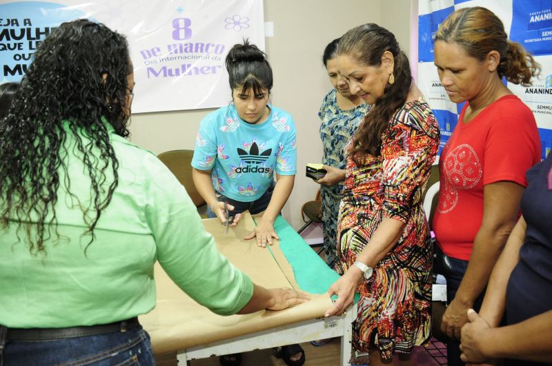 Curso de corte e costura na secretaria da mulher