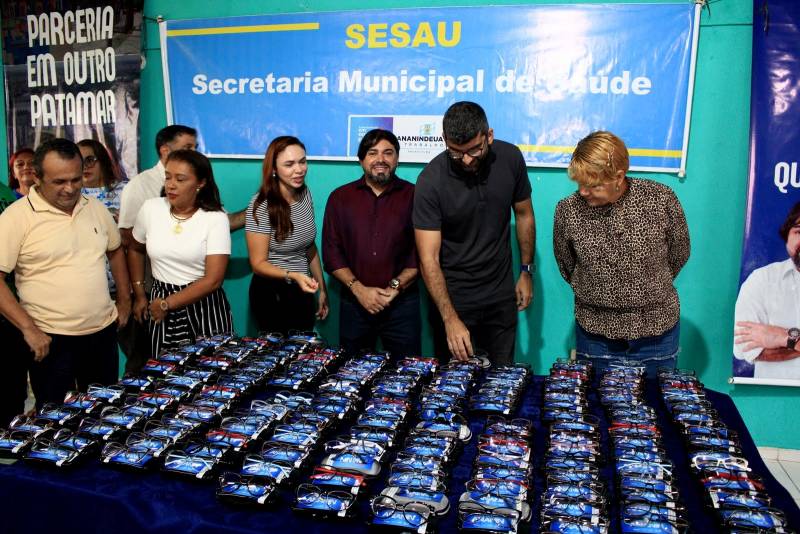"Olhar Ananindeua", entrega 190 óculos para moradores do Icuí.